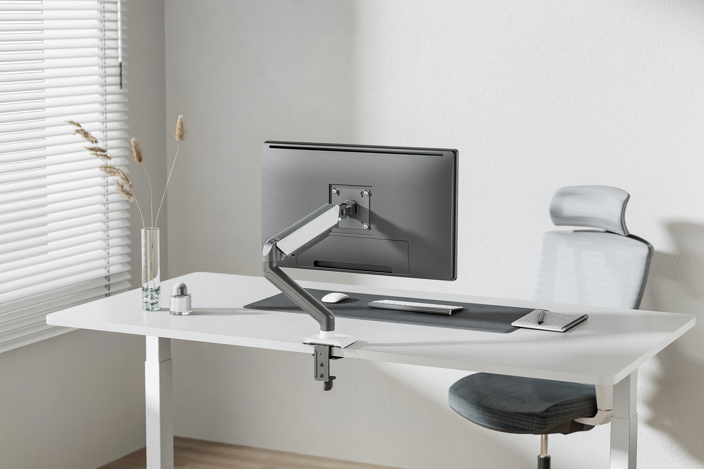 Gas Spring Swing Arm Monitor Mount (17"-32")